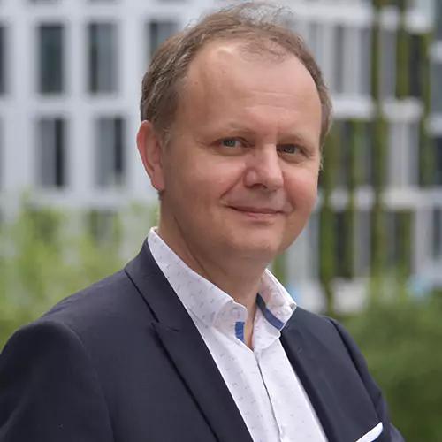Laurent Leboucher leads the Orange Innovation Networks organization and oversees the evolution of Orange networks. Prior to this, he held various technical, management and executive positions in different domains (operations, R&D, IT, start-up creation) in France and the United States, with a particular taste for software distributed systems, artificial intelligence, IT and networks. He graduated from Ecole Polytechnique, Telecom Paris and has a PhD in Computer Science.