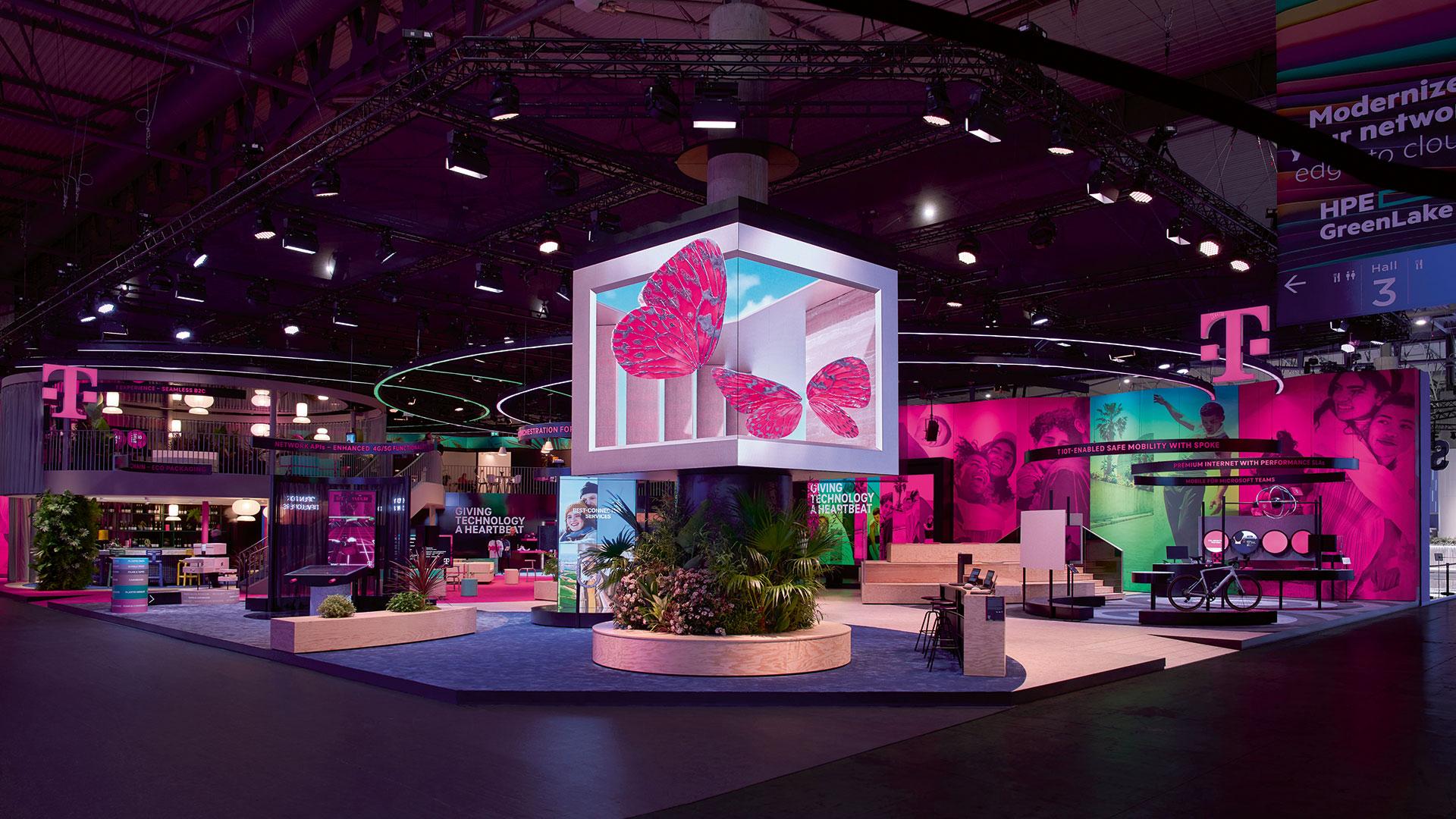 MWC 2023, Deutsche Telekom. 3D Anamorphic Cube including positioning of T-Logo and key visual.